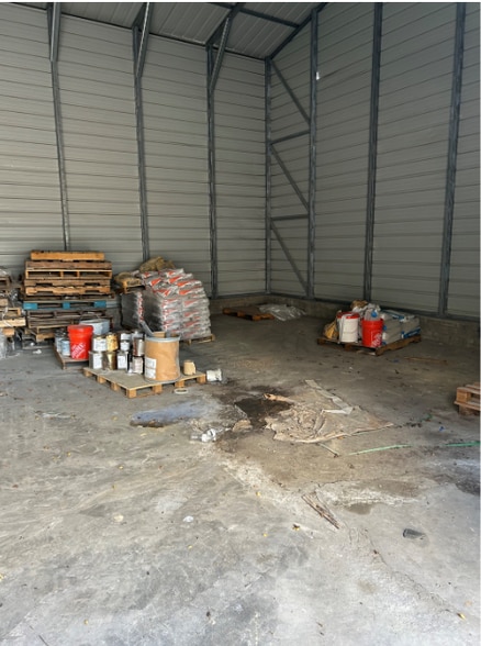 More Photos Of 307-311 Lombrano St, San Antonio Warehouse For Sale