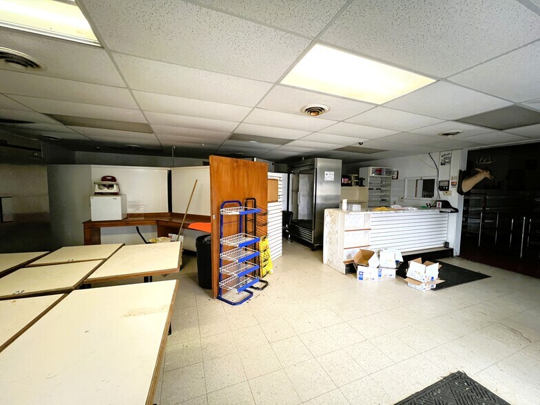 More Photos Of 854 NC-770, Mayodan Bar For Sale