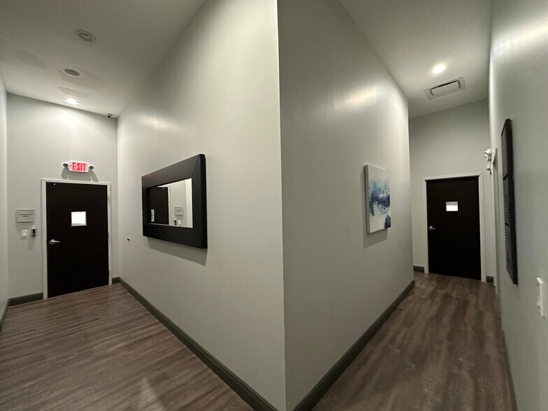 More Photos Of 952 International Pky, Lake Mary Office For Sale