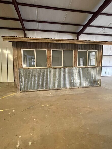 More Photos Of 14640 S FM 2790 W, Lytle Warehouse For Lease