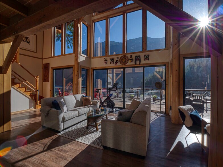 More Photos Of 13168 Powell Lake, Powell River Hotel For Sale