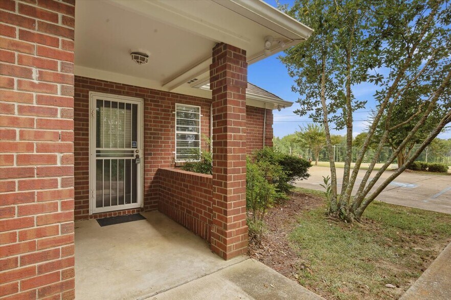 More Photos Of 200 Forest View Dr, Raymond Office For Lease