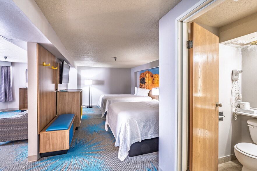 More Photos Of 519 Crook St, Custer Hotel For Sale