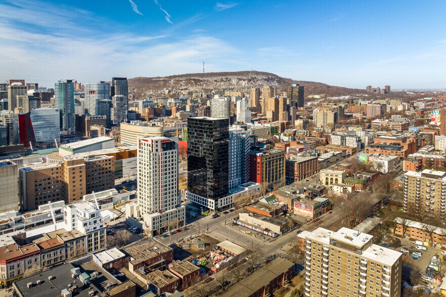 More Photos Of 1 Boul de Maisonneuve O, Montréal Apartments For Lease