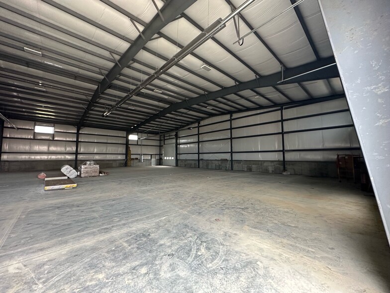 More Photos Of 9121 Kilby Dr, Harrison Warehouse For Lease