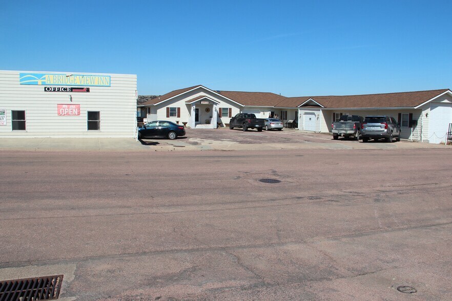 More Photos Of 115 N River St, Chamberlain Hotel For Sale