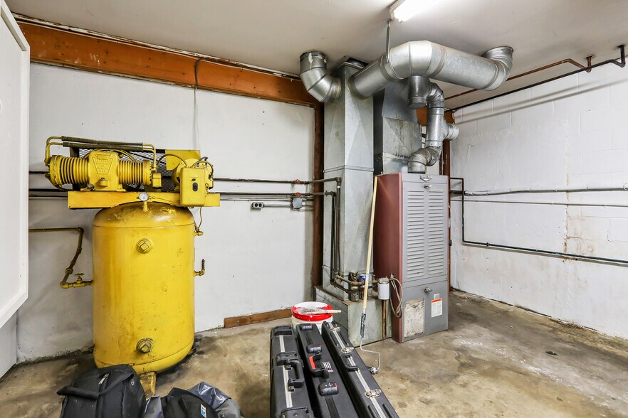 More Photos Of 16 Sloop Hill Rd, New Windsor Township Warehouse For Sale