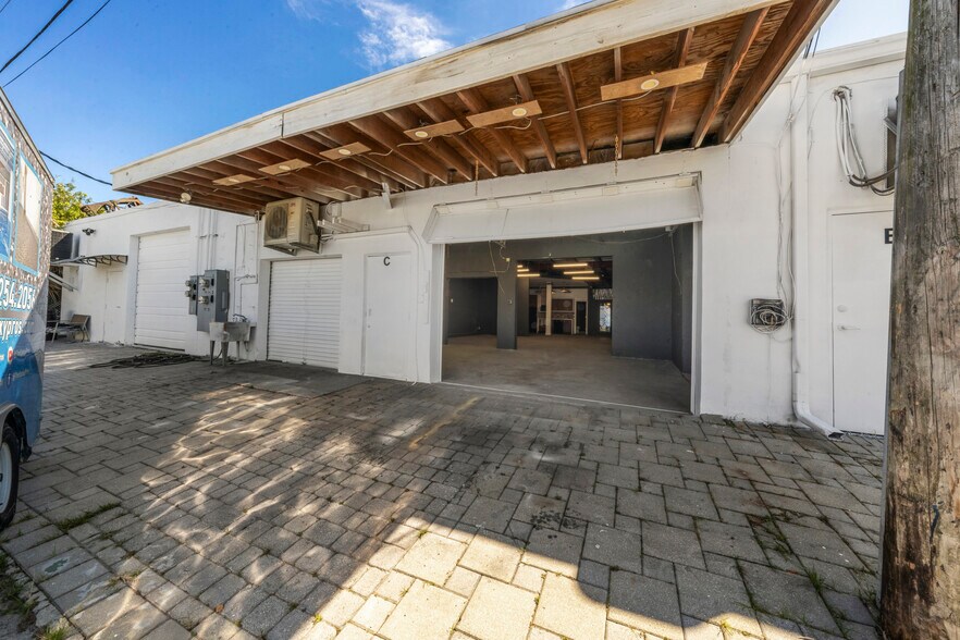 More Photos Of 3569 NW 10th Ave, Oakland Park Warehouse For Lease