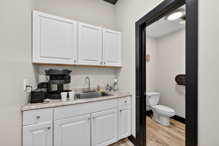 More Photos Of 297 Margaret King Ave, Ringwood Warehouse For Sale