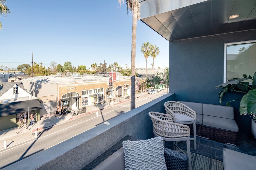 More Photos Of 1324 Abbot Kinney Blvd, Venice Specialty For Lease