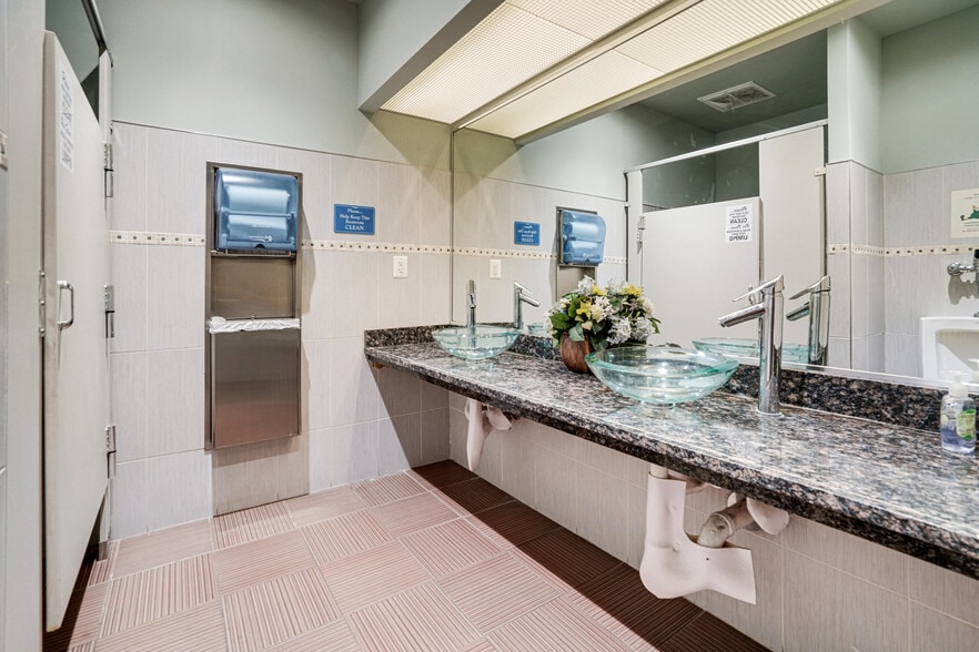 More Photos Of 7301-7307 Little River Tpke, Annandale Freestanding For Lease