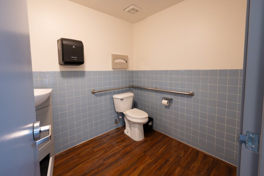More Photos Of 601 S Rancho Dr, Las Vegas Medical For Sale