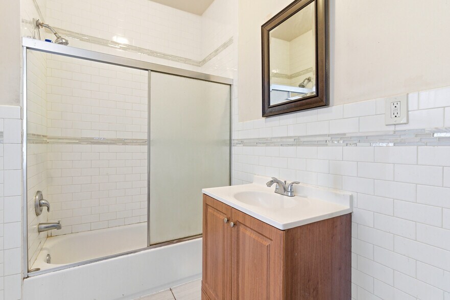 More Photos Of 204 Parkhurst St, Newark Apartments For Sale
