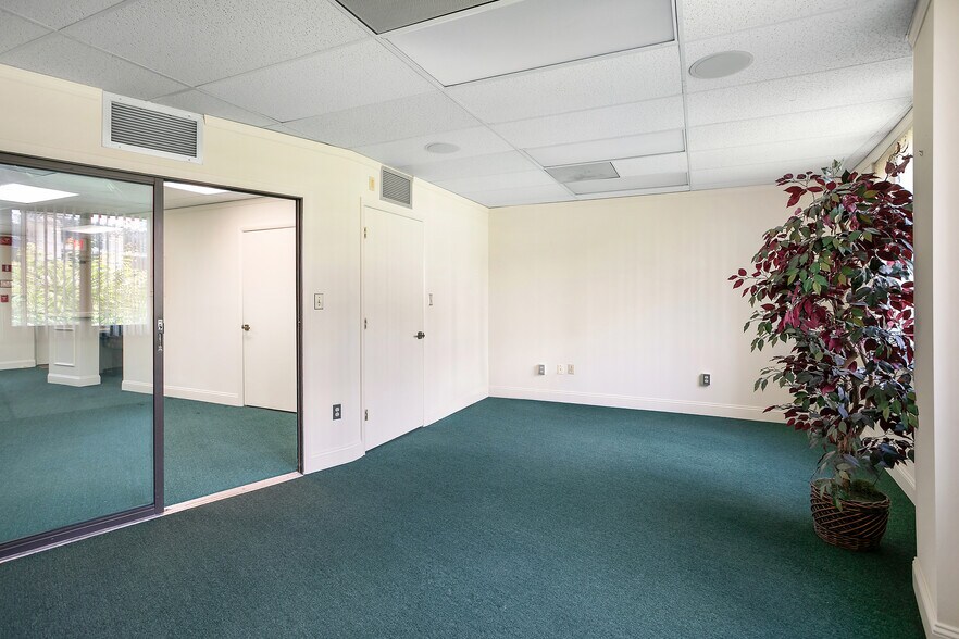 More Photos Of 7960-7990 Old Georgetown Rd, Bethesda Medical For Sale