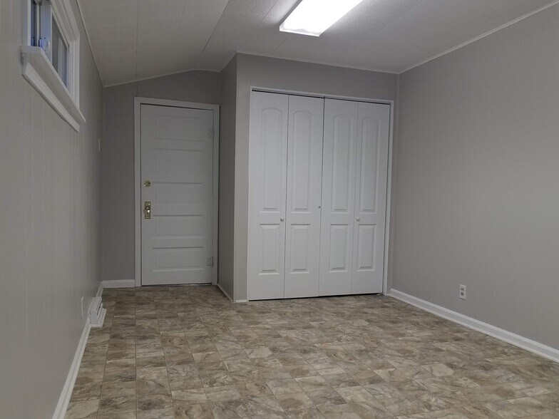 More Photos Of 15145 Metcalf Ave, Overland Park Freestanding For Sale