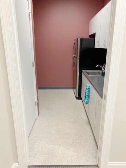 More Photos Of 5322 Primrose Lake Cir, Tampa Office For Lease