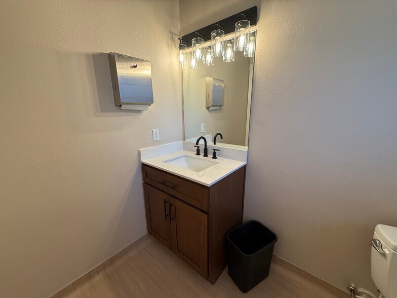 More Photos Of 1444 E 820 N, Orem Medical For Lease