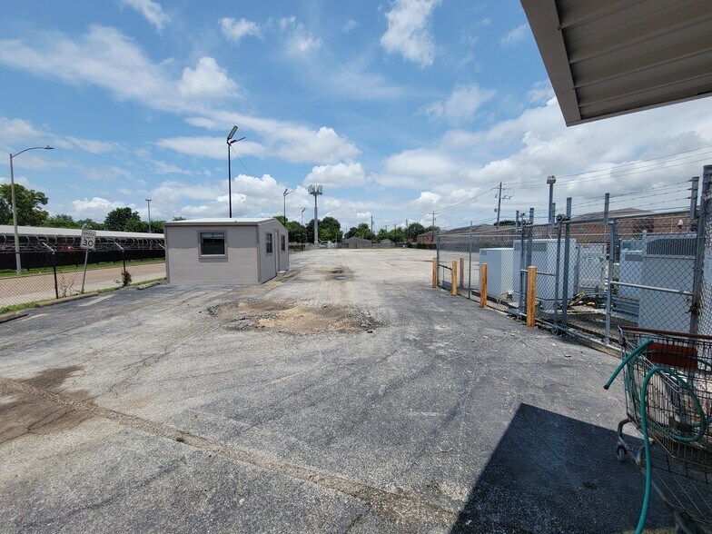 More Photos Of 7783 Airport Blvd, Houston General Retail For Lease