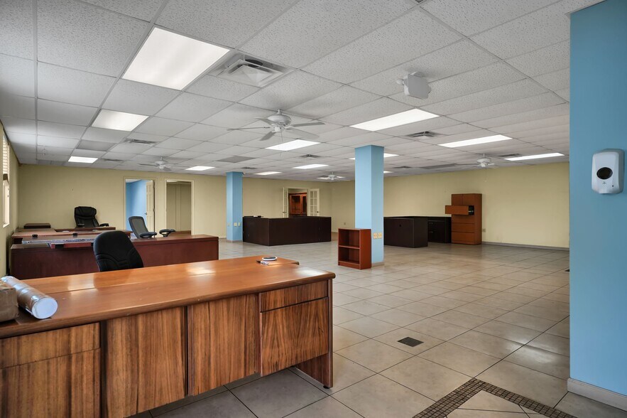 More Photos Of 917 NW 31st Ave, Pompano Beach Service For Sale