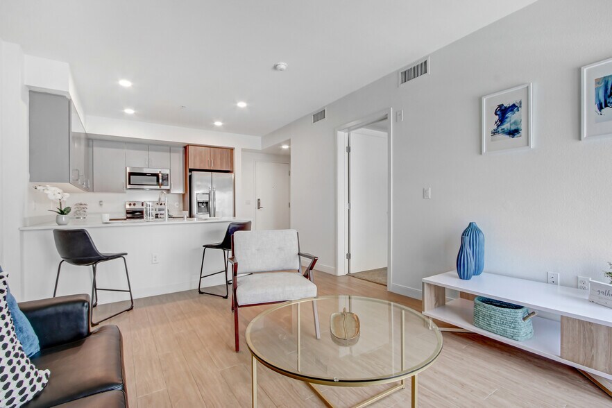 More Photos Of 6625 Reseda Blvd, Reseda Apartments For Lease