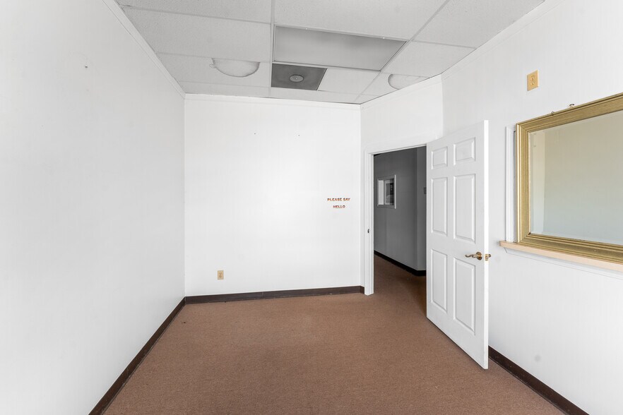 More Photos Of 1962 O'Neal Ln, Baton Rouge Freestanding For Sale