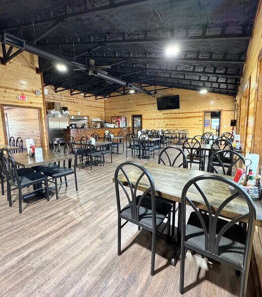 More Photos Of 500 SE Lincoln Rd, Idabel Hotel For Sale