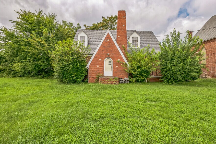 More Photos Of 105 E Pilkington St, Richmond Specialty For Sale