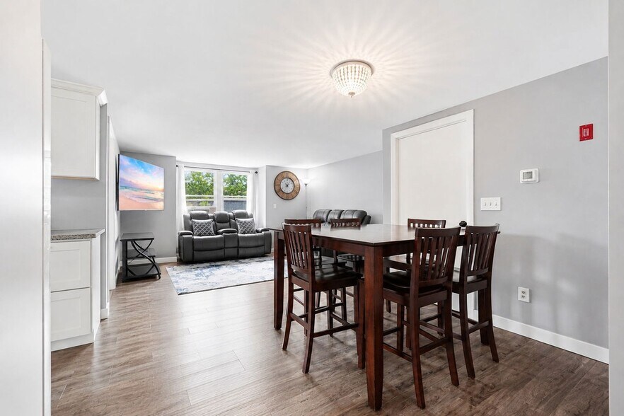 More Photos Of 148 Katama Rd, Edgartown Flex For Sale