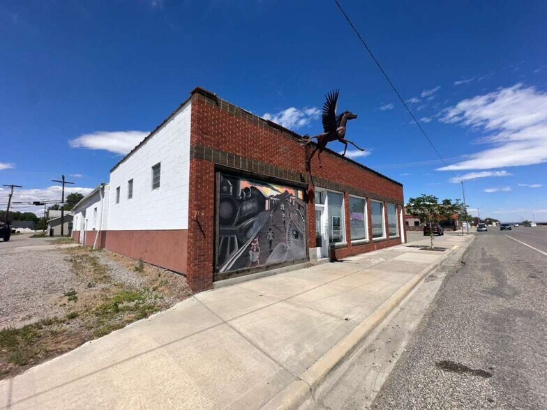More Photos Of 415 Main St., Laurel Flex For Sale