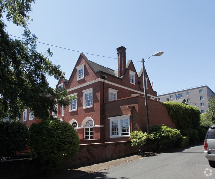 More Photos Of 811 NW 19th Ave, Portland Office For Lease