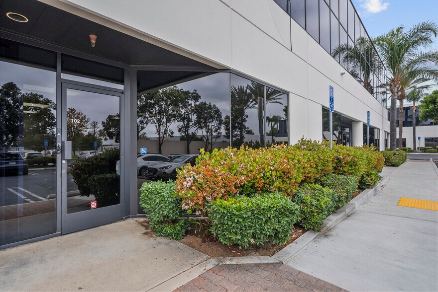 More Photos Of 9410 Topanga Canyon Blvd, Chatsworth Office For Lease