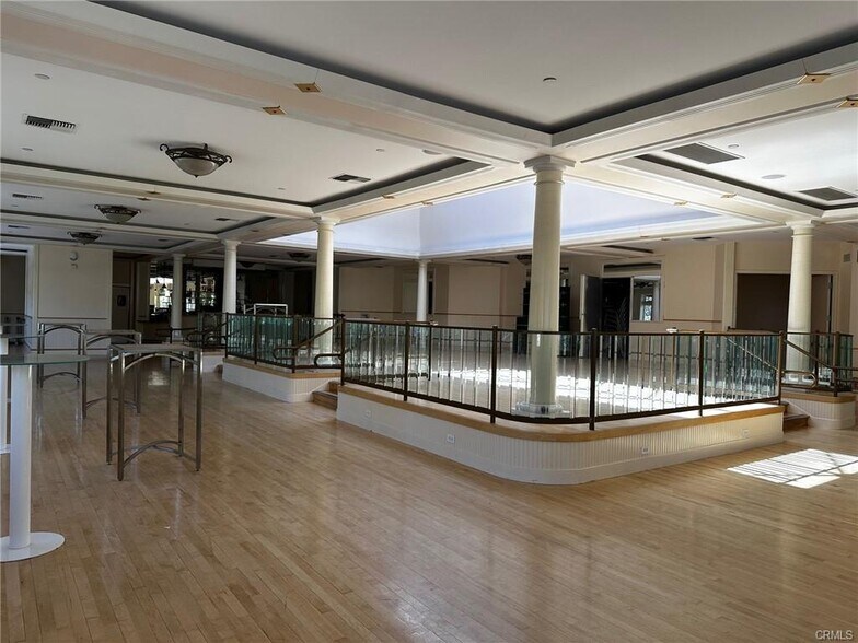 More Photos Of 200 Wall St, Chico Bar For Sale