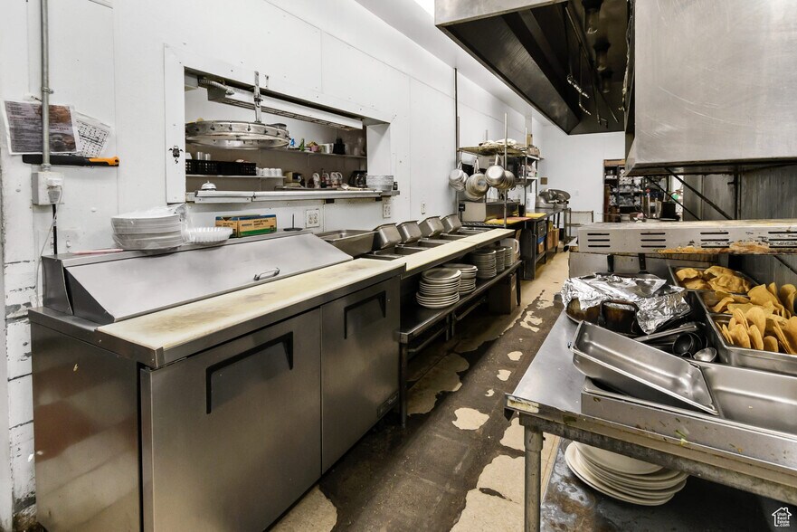 More Photos Of 1535 S State St, Salina Specialty For Sale