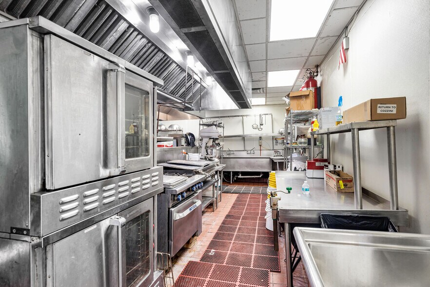 More Photos Of 96 Madeira Rd, Islamorada Restaurant For Sale