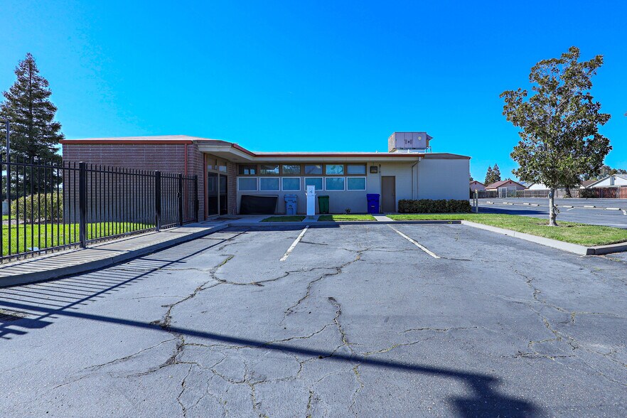 More Photos Of 971 E Broadway Ave, Atwater Office For Lease