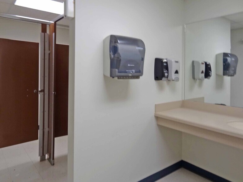 More Photos Of 1311-1319 Pineview Dr, Morgantown Medical For Lease