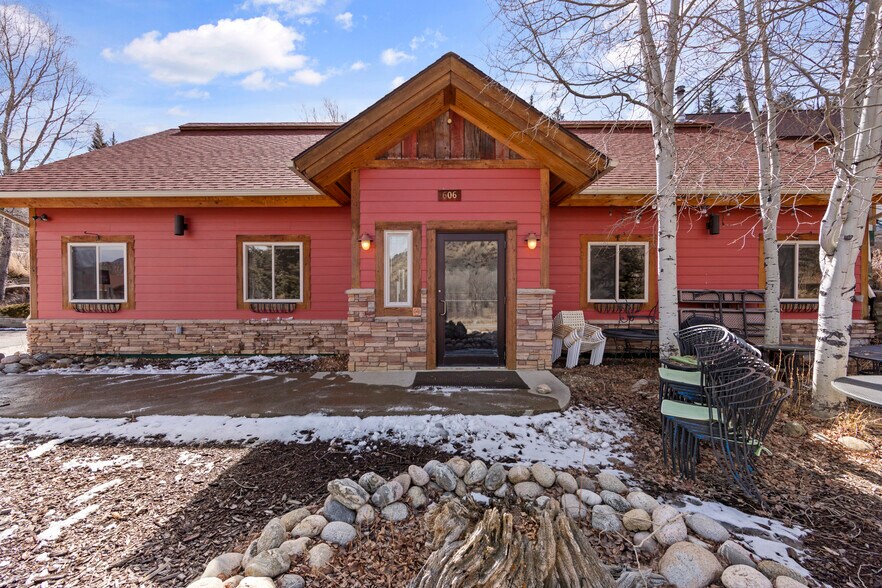 More Photos Of 606 W Byers Ave, Hot Sulphur Springs Flex For Sale