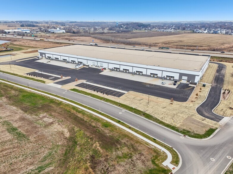 More Photos Of 4940 Cake Pky, Deforest Warehouse For Lease