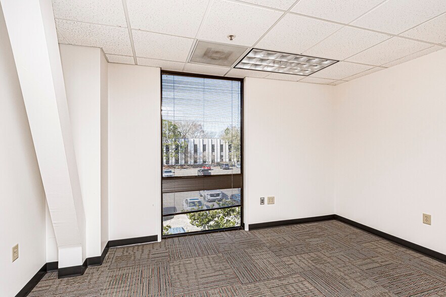 More Photos Of 3636 S Sherwood Forest Blvd, Baton Rouge Office For Lease