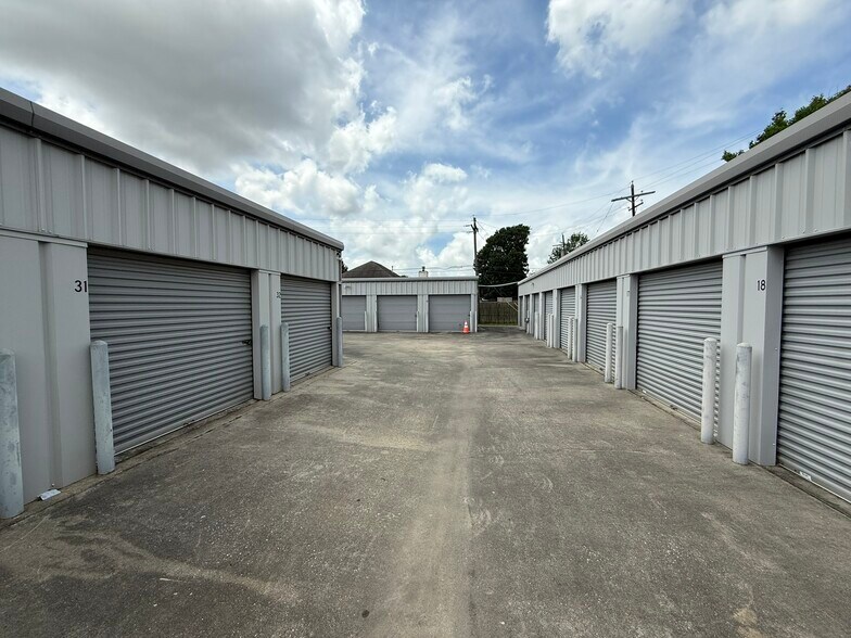 More Photos Of 1420 S 21st St, Nederland Specialty For Sale