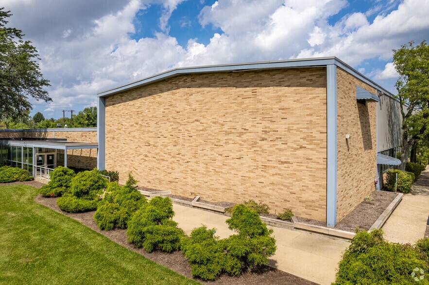 More Photos Of 28999 Aurora Rd, Solon Warehouse For Sale