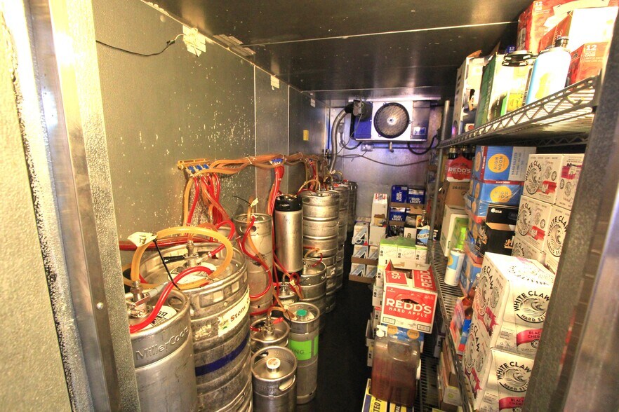 More Photos Of W3239 Dundas Rd, Kaukauna Bar For Sale