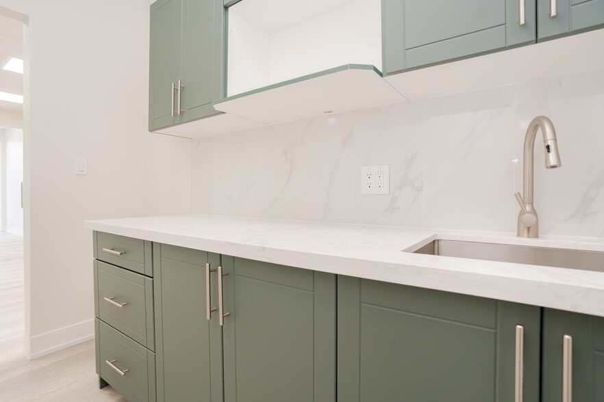 More Photos Of 135 Addison Hall Cir, Aurora Warehouse For Lease