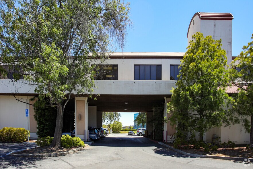 More Photos Of 335 Convention Way, Redwood City Unknown For Lease