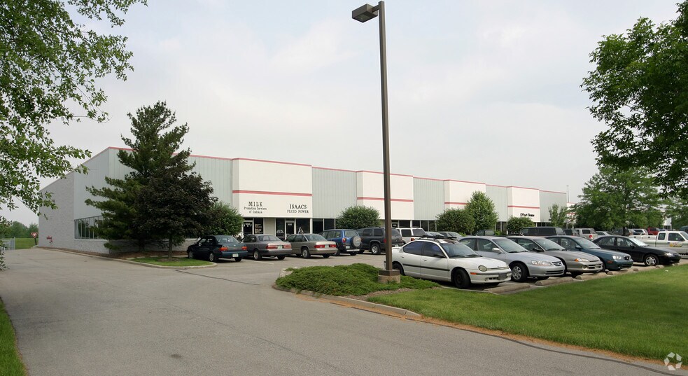 More Photos Of 9386 Castlegate Dr, Indianapolis Flex For Lease