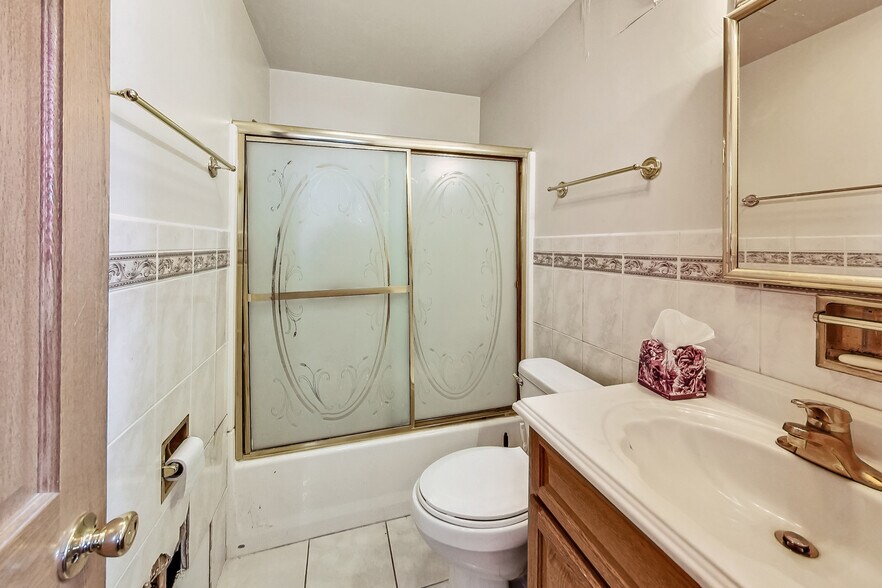 More Photos Of 2506-2508 N Clybourn Ave, Chicago Storefront Retail Residential For Sale