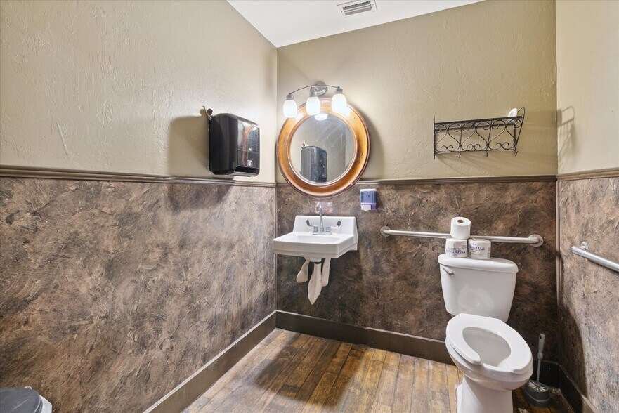 More Photos Of 115 NW 1st St, Trenton Restaurant For Sale
