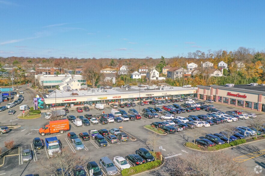 More Photos Of 65 Shore Rd, Port Washington Unknown For Lease