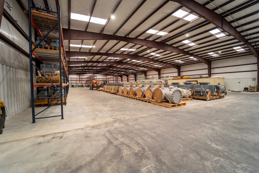 More Photos Of 236 Industrial Park Dr, Victoria Warehouse For Lease