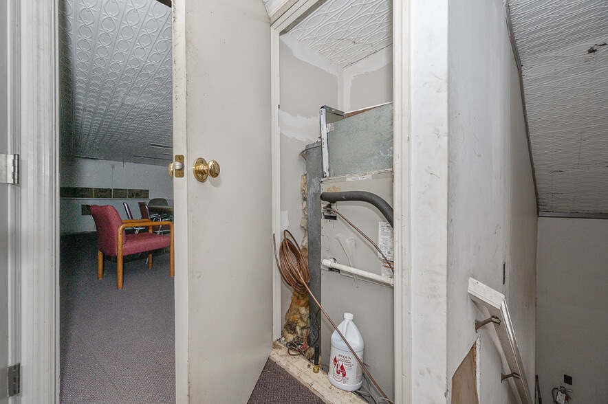 More Photos Of 5736 Springdale Rd, Cincinnati Office For Sale